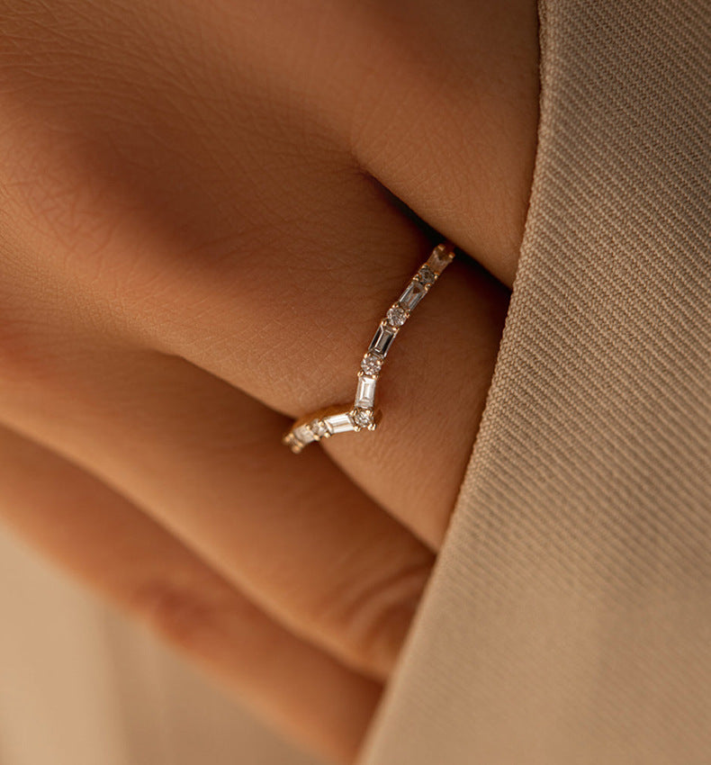 Baguette Chevron Ring – 925 Sterling Silver, Gold Plated - Photo 6 | Pinky Promise