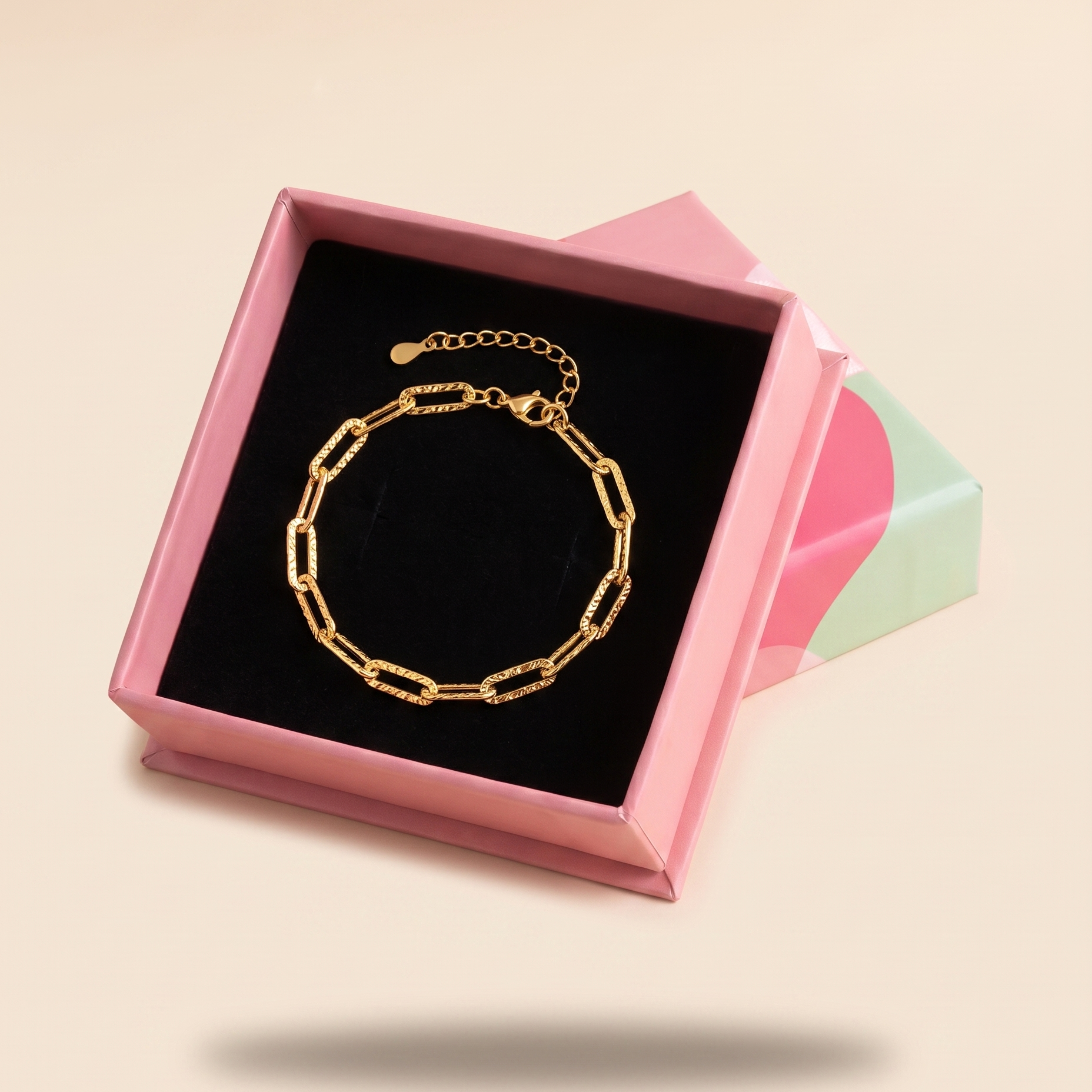 Hammered Paperclip Chain Bracelet - Gold Plated 925 Sterling Silver - Close Up | Pinky Promise