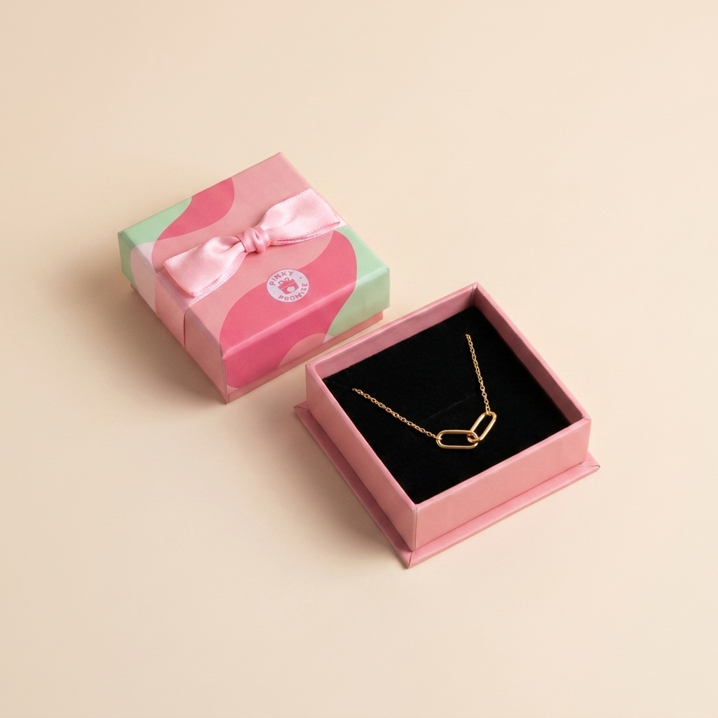 Interlocking Link Necklace – 925 Sterling Silver, Gold Plated - Close Up | Pinky Promise
