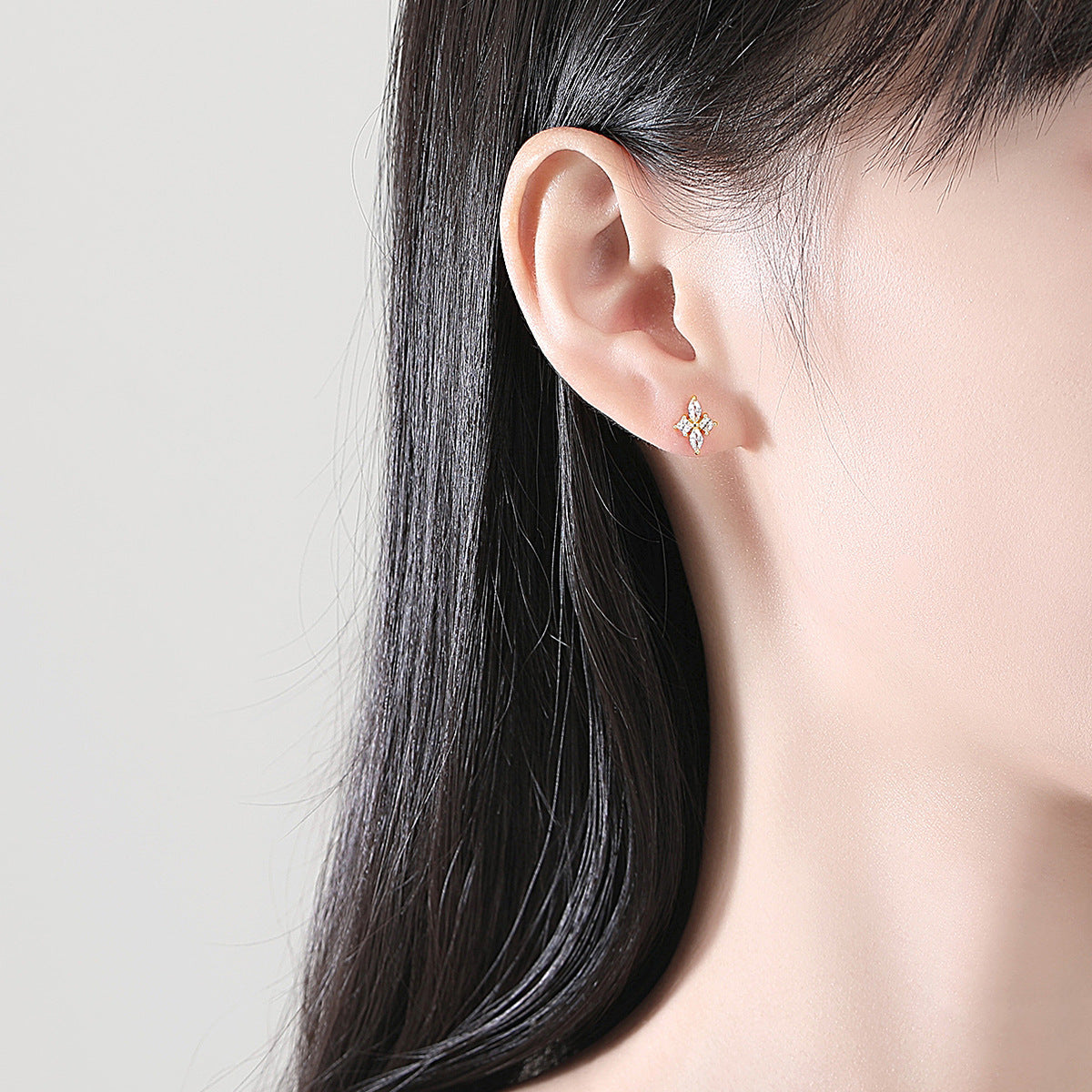 Marquise Star Flower Stud Earrings - Gold Plated 925 Sterling Silver - Photo 5 | Pinky Promise