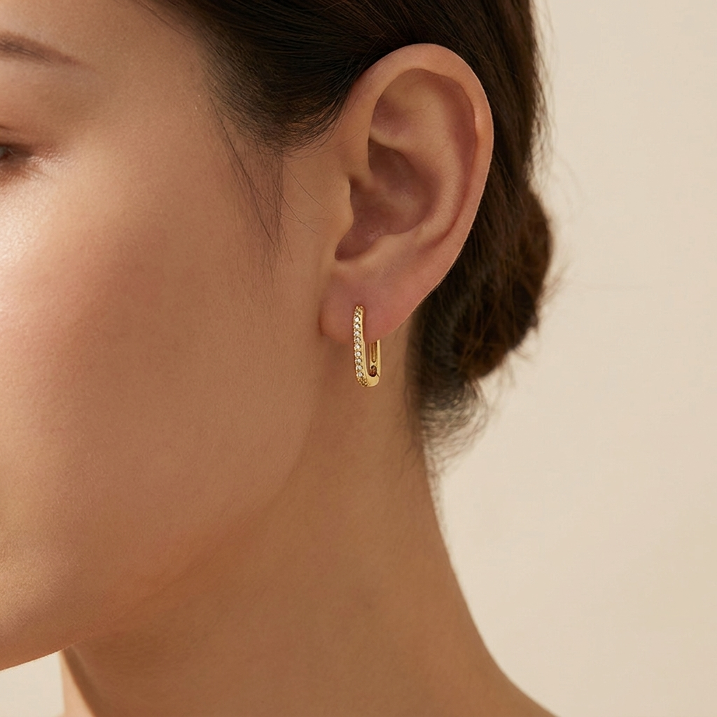 Pavé Oval Huggie Hoop Earrings - Gold Plated 925 Sterling Silver - Close Up | Pinky Promise