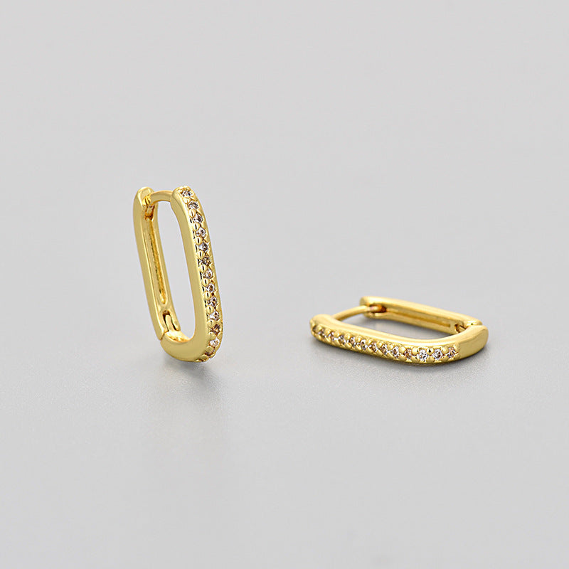 Pavé Oval Huggie Hoop Earrings - Gold Plated 925 Sterling Silver - Photo 5 | Pinky Promise