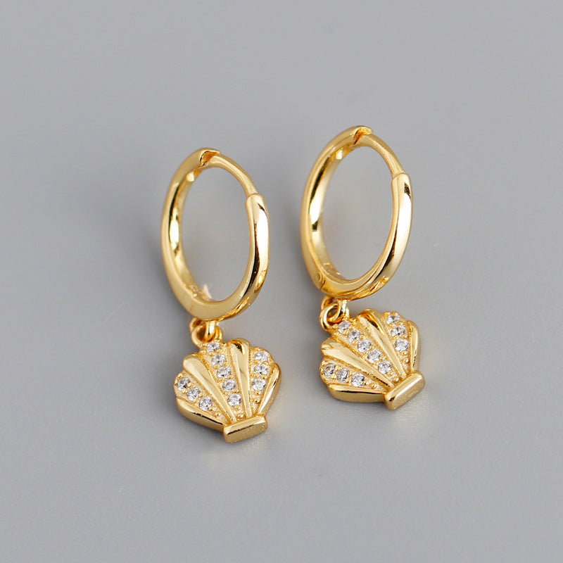 Pavé Seashell Huggie Hoop Earrings – Gold Plated 925 Sterling Silver - Photo 8 | Pinky Promise