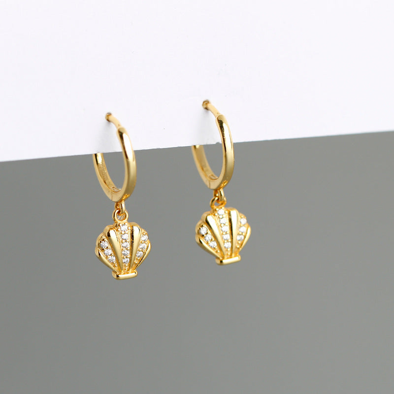 Pavé Seashell Huggie Hoop Earrings – Gold Plated 925 Sterling Silver - Photo 9 | Pinky Promise