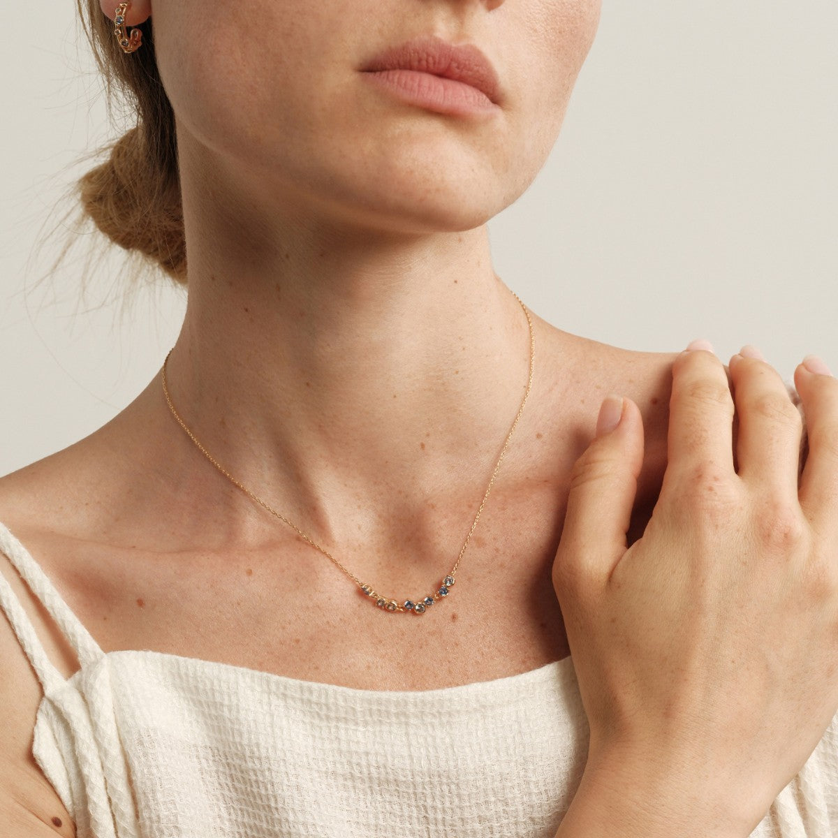 Scattered Blue Zircon Curved Necklace – Gold Plated 925 Sterling Silver - Photo 6 | Pinky Promise