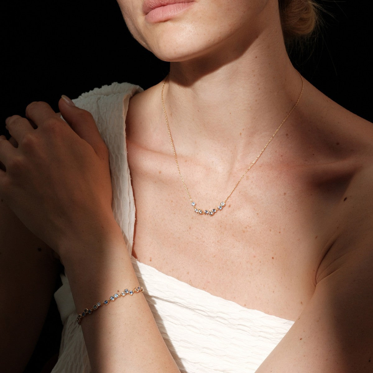 Scattered Blue Zircon Curved Necklace – Gold Plated 925 Sterling Silver - Photo 7 | Pinky Promise