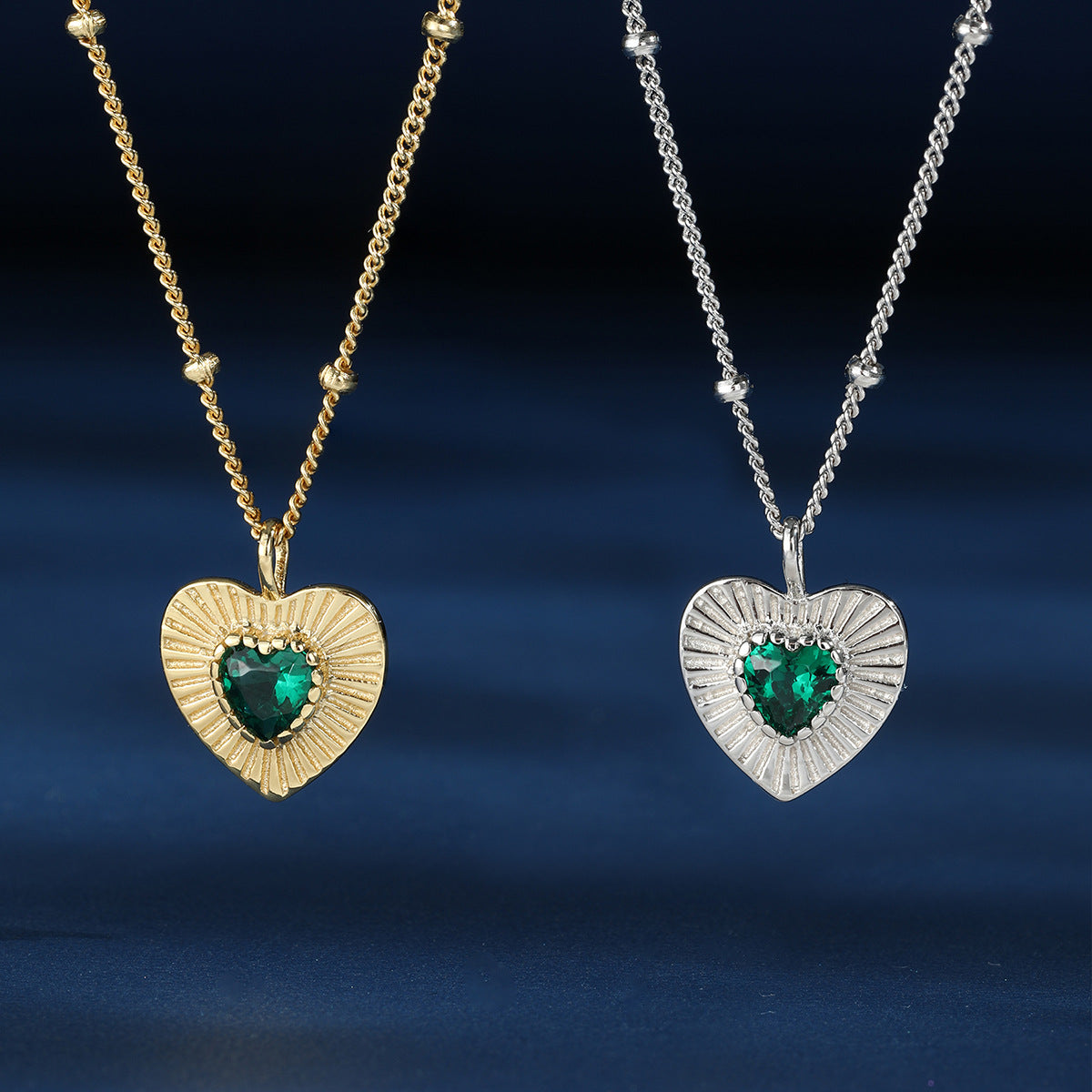 Sunburst Emerald Heart Pendant Necklace - Gold Plated 925 Sterling Silver - Photo 5 | Pinky Promise