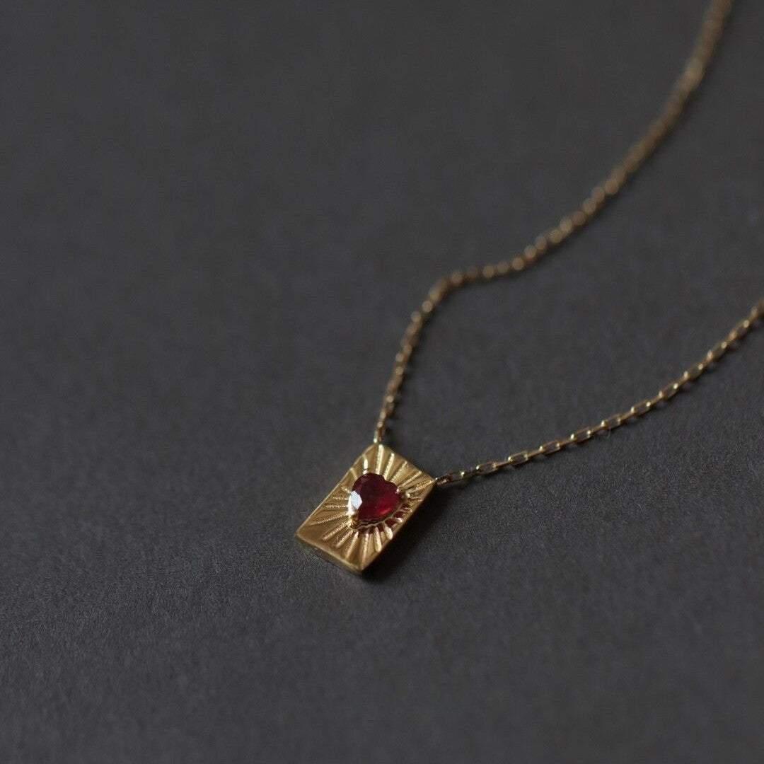 Sunburst Heart Tag Necklace - Gold Plated 925 Sterling Silver - Close Up | Pinky Promise