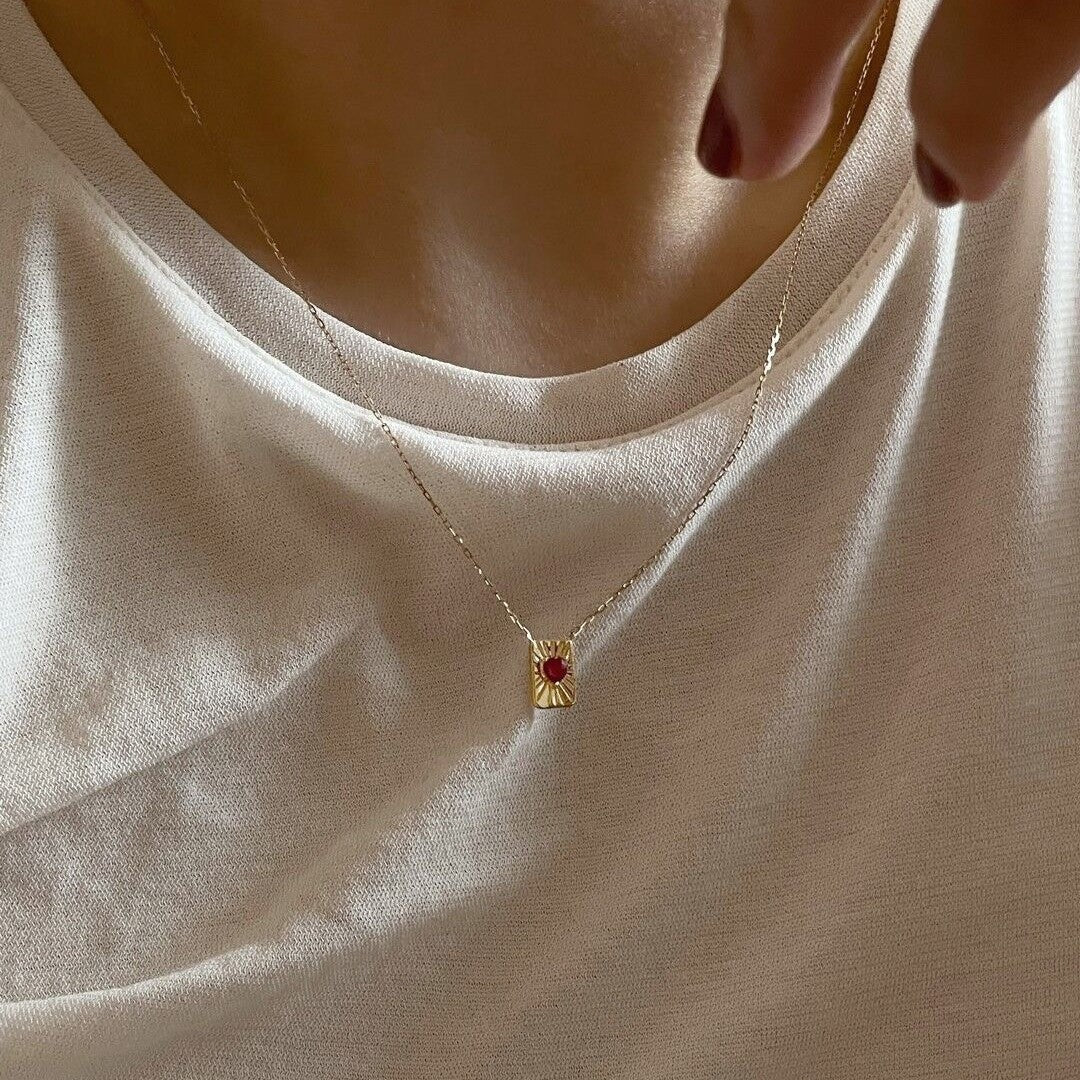 Sunburst Heart Tag Necklace - Gold Plated 925 Sterling Silver - Photo 4 | Pinky Promise
