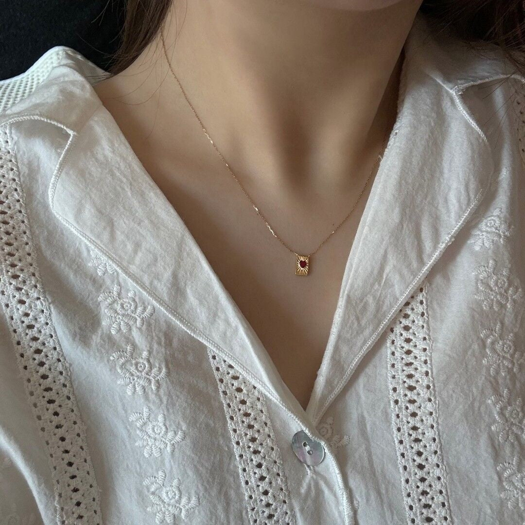 Sunburst Heart Tag Necklace - Gold Plated 925 Sterling Silver - Photo 5 | Pinky Promise