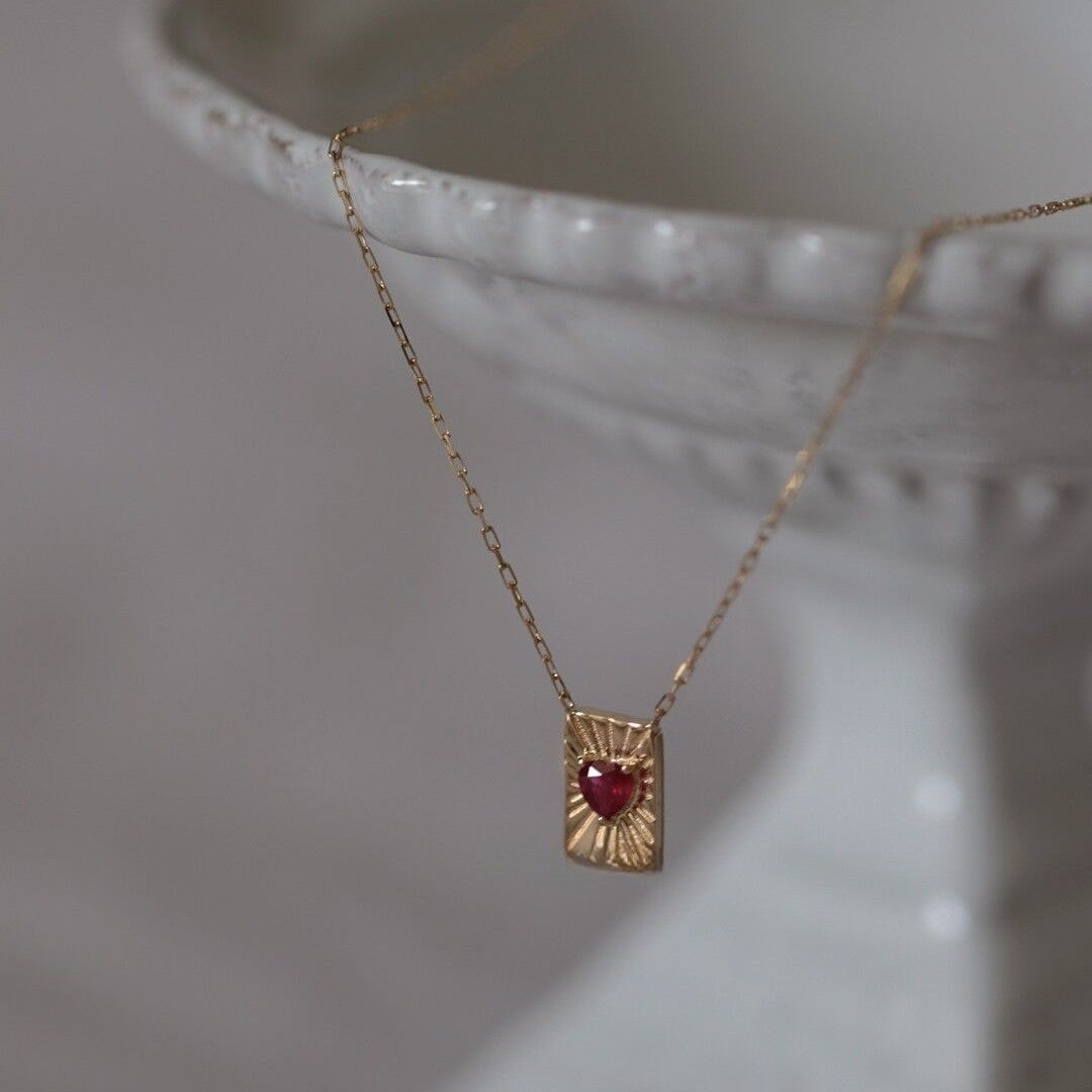 Sunburst Heart Tag Necklace - Gold Plated 925 Sterling Silver - Photo 6 | Pinky Promise