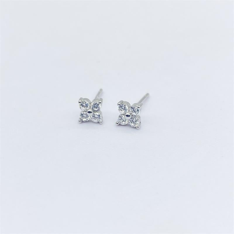 Tiny Flower Cluster Stud Earrings - 925 Sterling Silver - Photo 5 | Pinky Promise